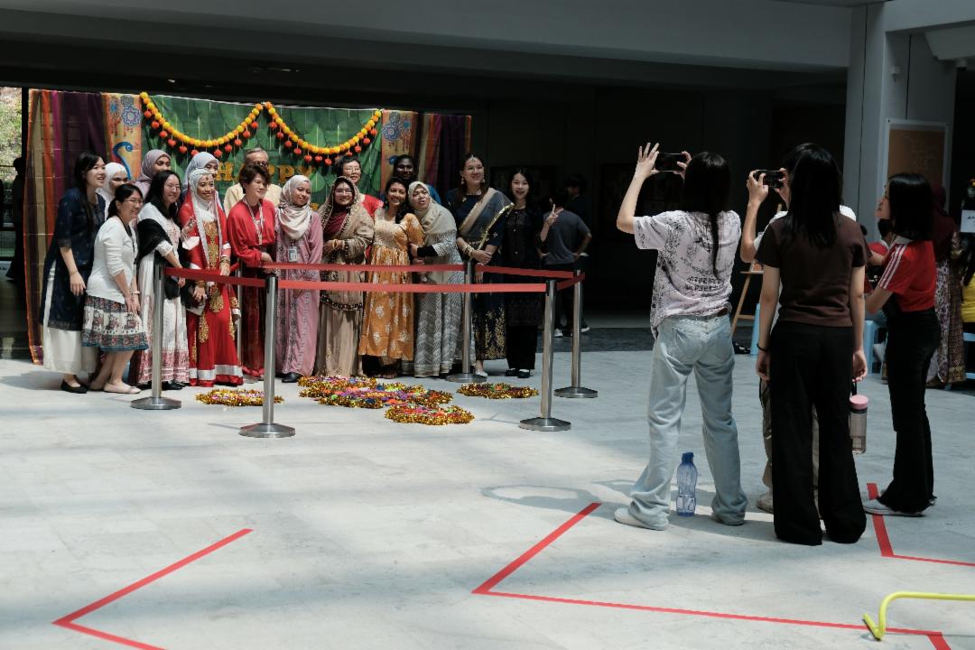 屠妖节不再只是印裔同胞的庆典，更是马来西亚人共有的庆典。今天的活动，除了带出屠妖节的印度传统文化，也成功促进师生间的感情。【摄影：潘爱丽】