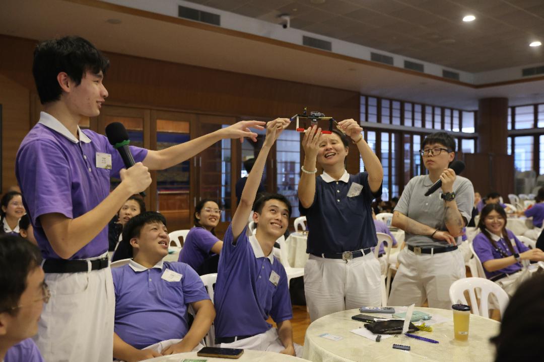 慈青参与“使命之桥”团队活动，在沟通、协调与各地补位中完成挑战，基层干部不只要把事情做好，更要聚集伙伴，从“我”走向“我们” 。 【摄影：梁倩宜】