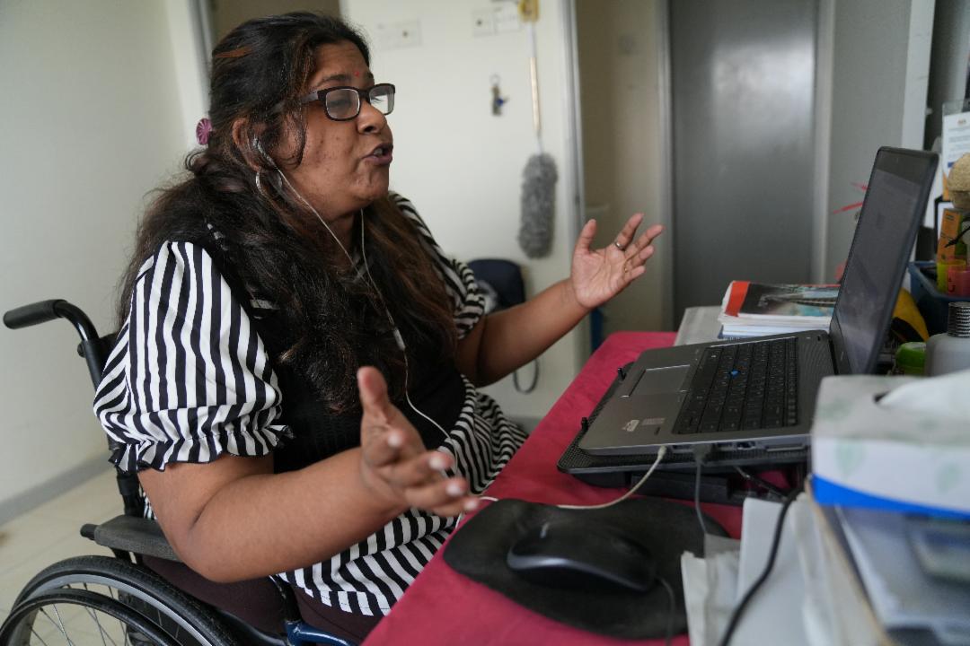 希瓦莉拉用自己的故事呈现“苦集滅道”。她用生命的力量，让大家明白：在苦中觉知生命的重量，在集里理解因缘的纵横，在灭里萌生光亮，在道上踏出勇气与慈悲。【摄影：胡冰冰】