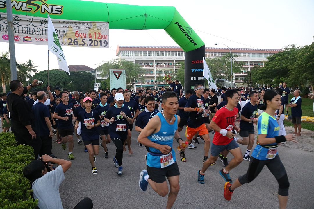 The Tzu Chi Daai Charity Run 2019, organized by Tzu Chi Muar on May 26, 2019, saw the participation from 1,237 volunteers and public members. [Photograph by Kang Miew Tiang]