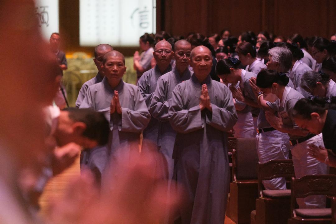 静思精舍德𦔔师父、德勷师父，德勘师父、德琨师父、德玮师父专程从台湾莅临马国，亲自为静思弟子授课。 【摄影：林振胜】	