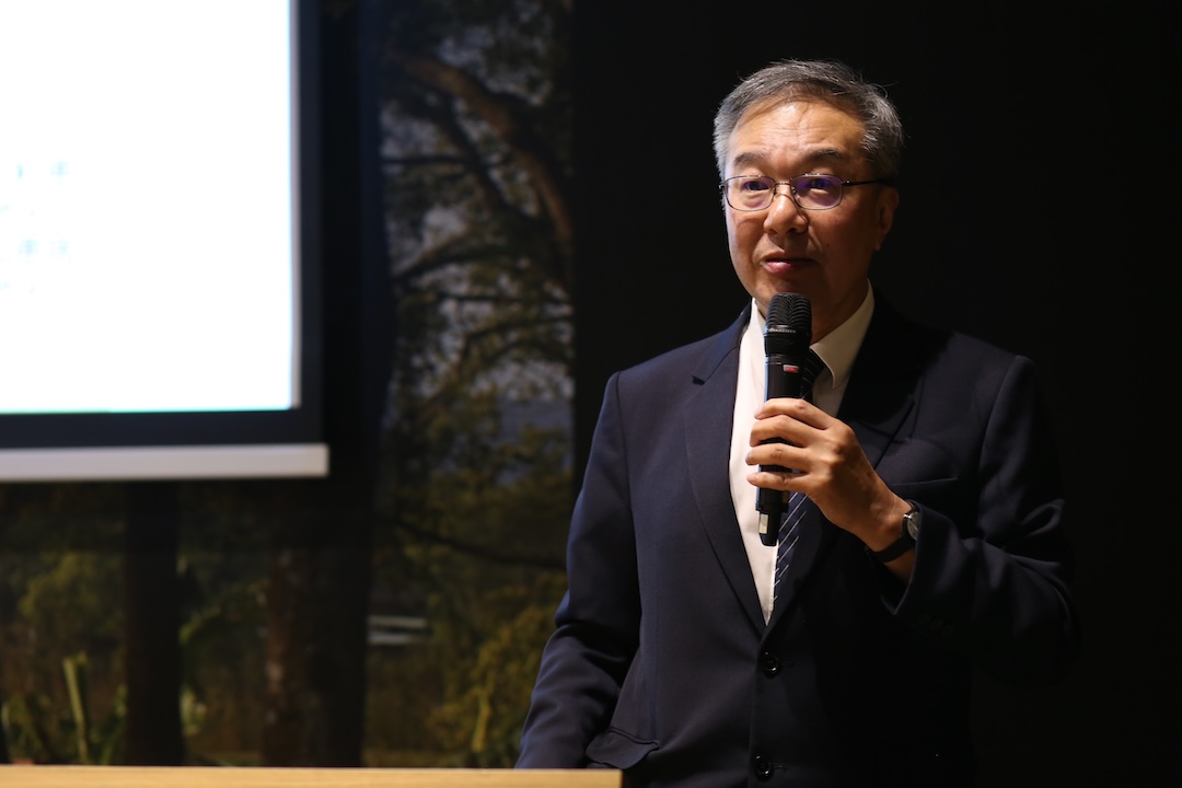 郑顺贤医师以深入浅出的讲解，带出流感的形成和预防，让会众更清楚流感的防御。【摄影：刘美贤】