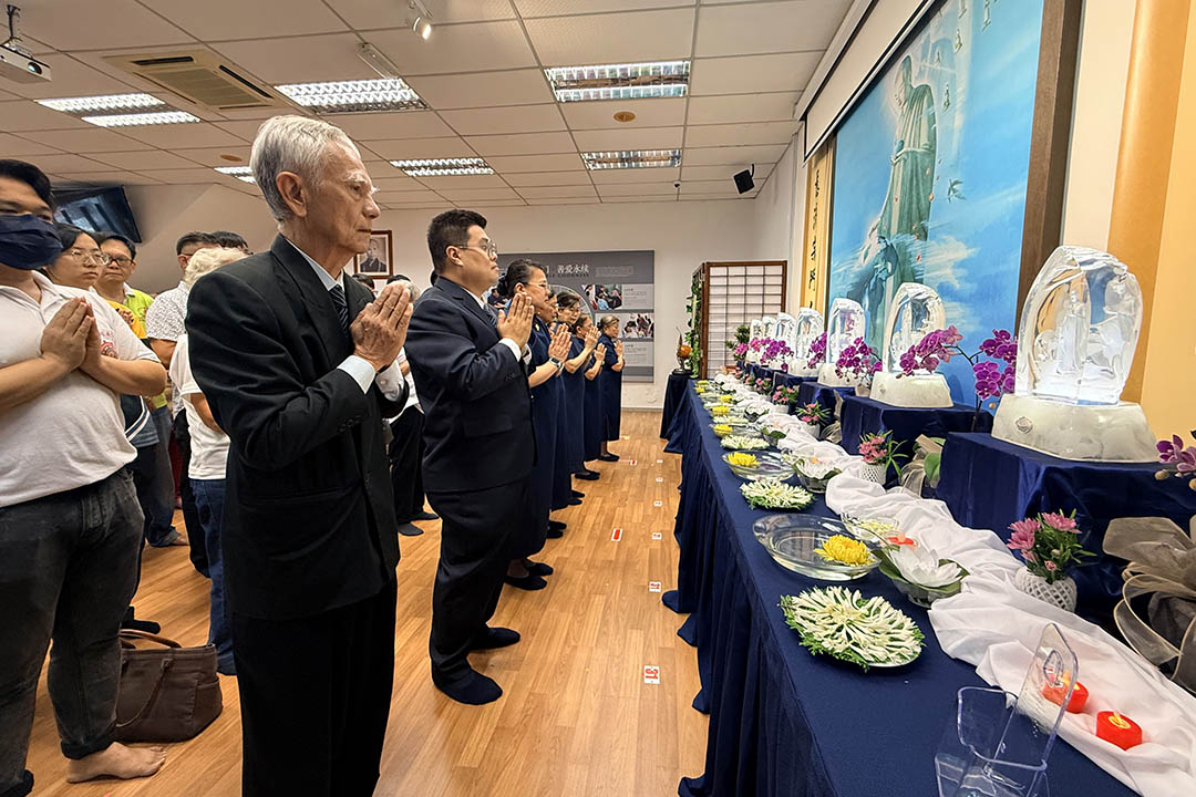 慈济芙蓉举办三节合一庆典，清净己心，也为世界祈福。【摄影：杨晓莉】