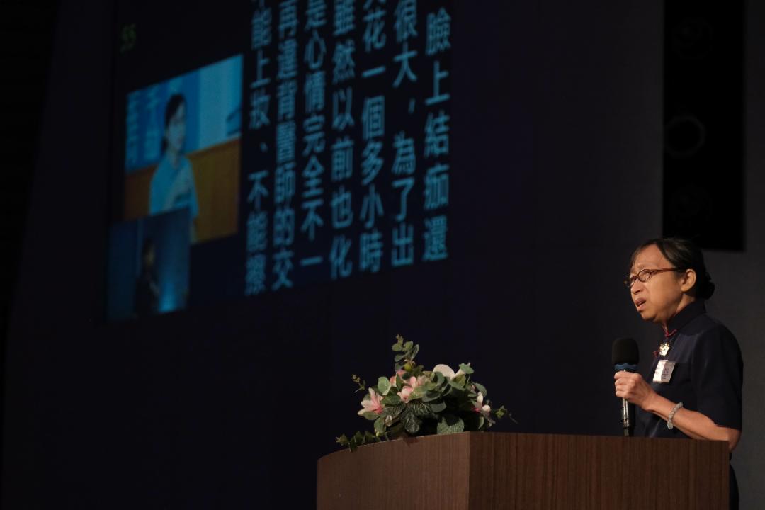 来自台湾的分享嘉宾萧静雯述说二十多年来面对病痛的折腾，她表示那是痛苦的记忆。【摄影：陈德铭】