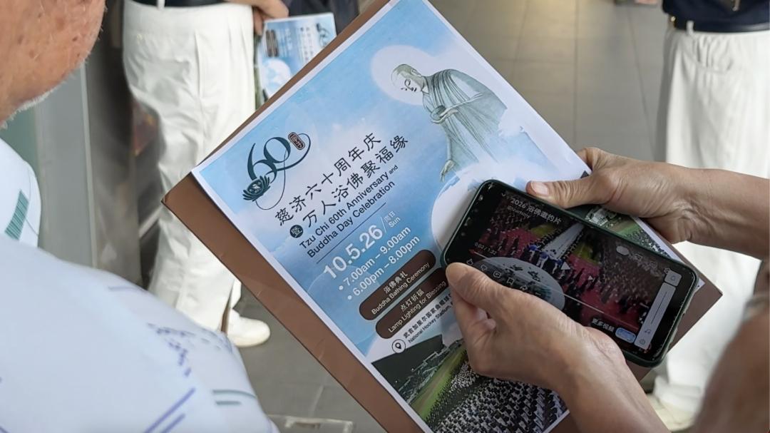 自三月开始，一群群志工走入社区各个角落，向民众宣导5月10日于武吉加里尔国家曲棍球体育馆举办的“三节合一”浴佛活动。【摄影：苏裕发】